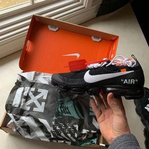 Off White Vapor Max (Size 10)